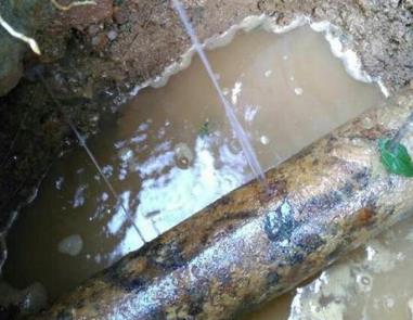 宽甸楼顶渗水维修公司分享下地暖漏水的原因及检测方法。